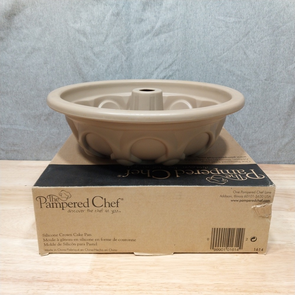 The Pampered Chef Cake Pan Silicone Crown 1614 Kitchen Tan